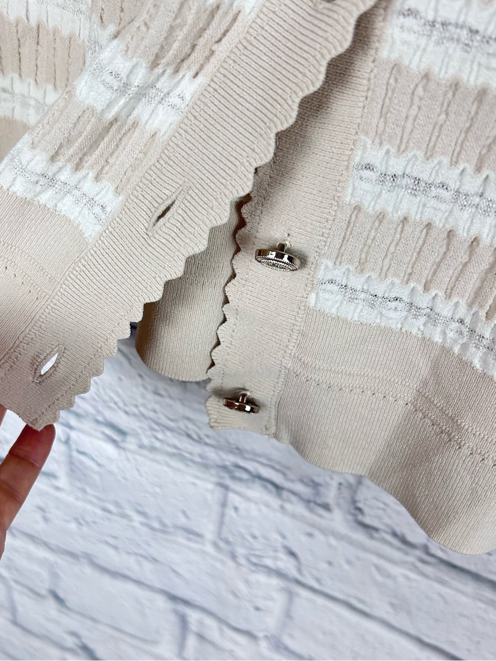 WHBM Textured Stripe Cardigan XL NWT Pearl Dust Geo Stripe Scallop Trim - Picture 6 of 8